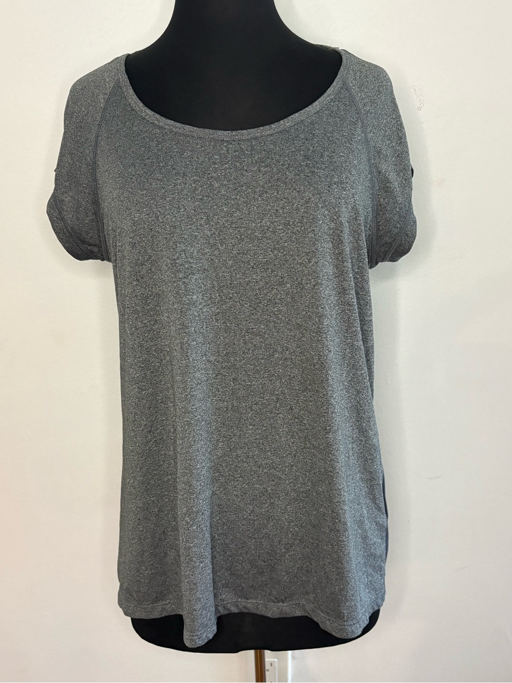 Women’s Heather Gray Short Sleeve Scoop Neck Top X1
